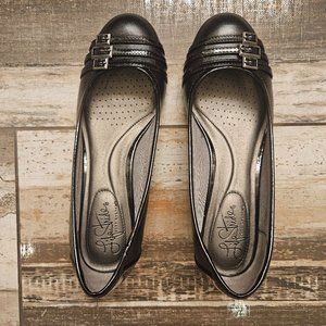 Life Stride Patent Wedged Heel Dress Shoes Size 6.5